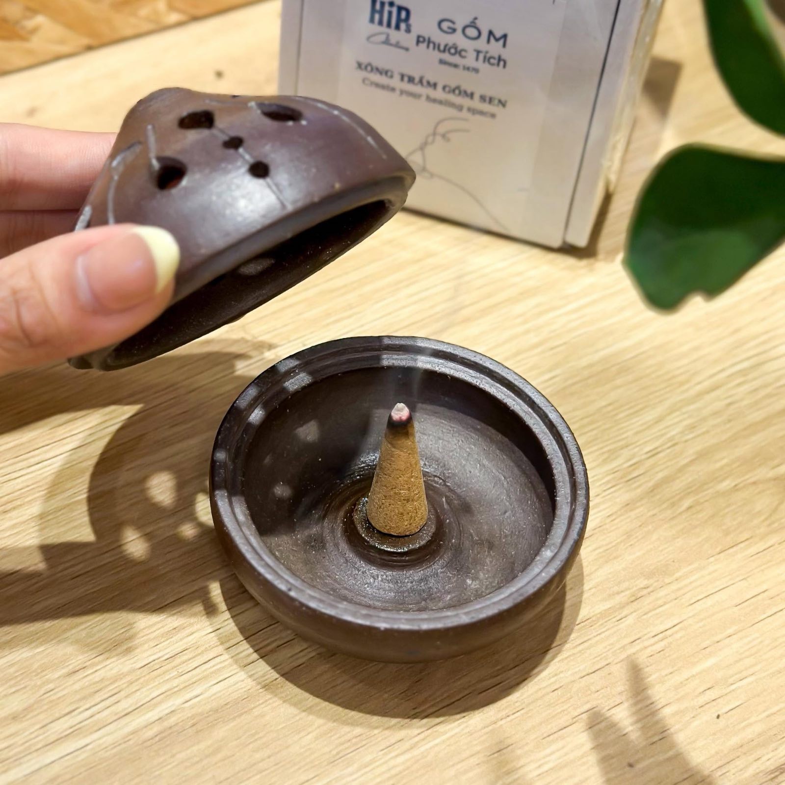Xông trầm gốm sen
