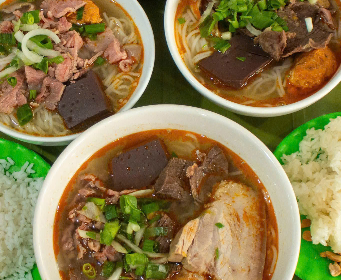 Vị Huế đậm đà trong từng tô bún
